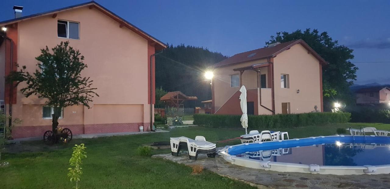Къщи За Гости Ореха Samokov Exterior photo