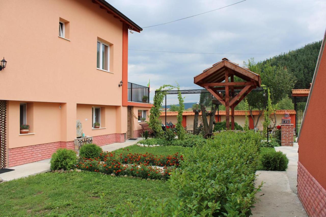 Къщи За Гости Ореха Samokov Exterior photo